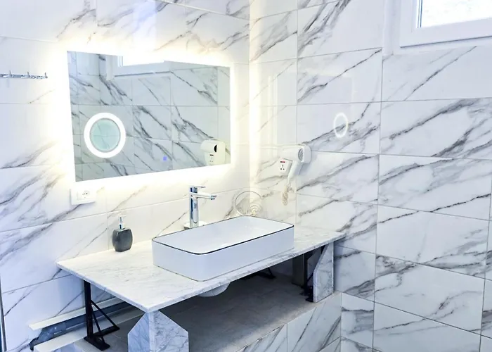 Horizon Bliss With Sea View Apartment